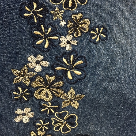 Faded Glory Crop embroidered jeans EUC - Picture 3 of 5